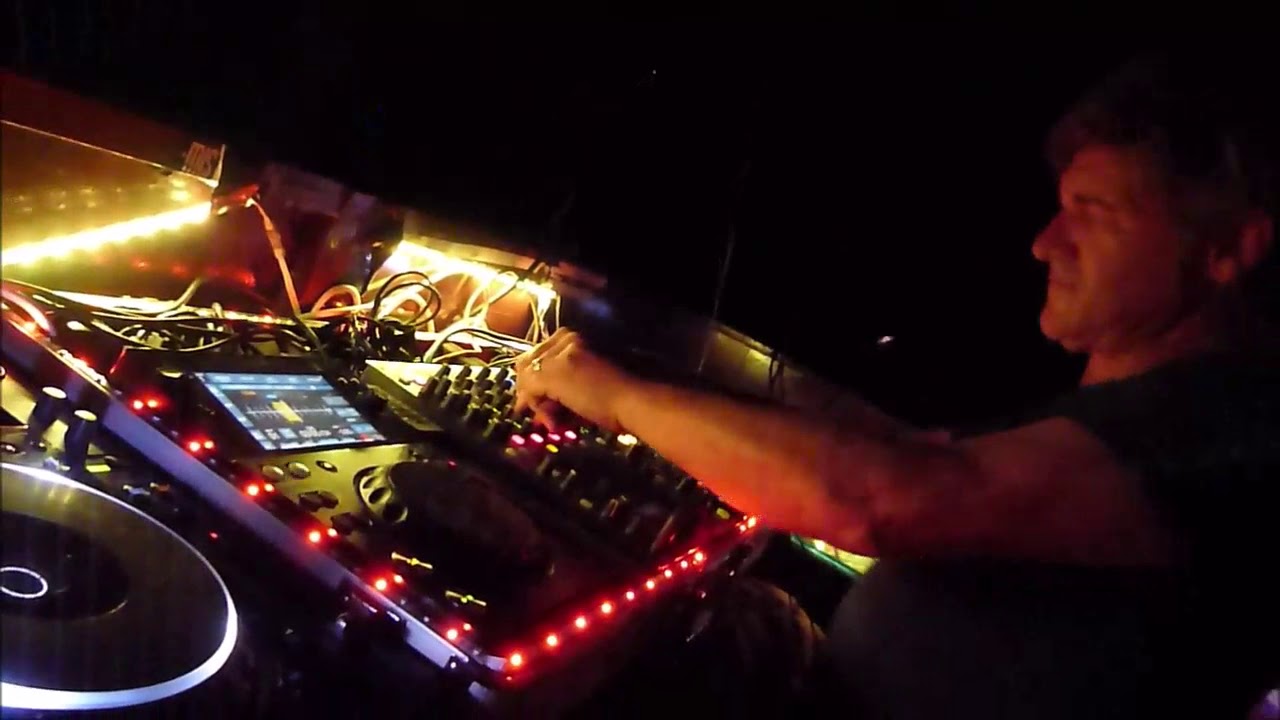 Dj Springa DJ SPRANGA Bologna 7-12-2018 - YouTube