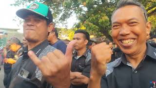 Asyik Goyang Kuburan Si Manis Nonton Band