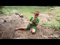 Survival Skills - Smart Girl Fishing With Crickets In Earth Hole - Creative Original Fishing
