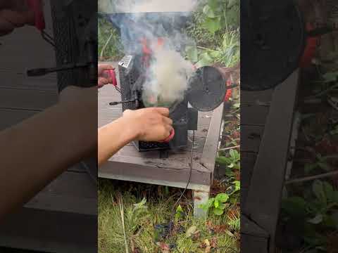 موقد الحطب الذي لا يدخن يمكن أن يحرق الدخان في النار