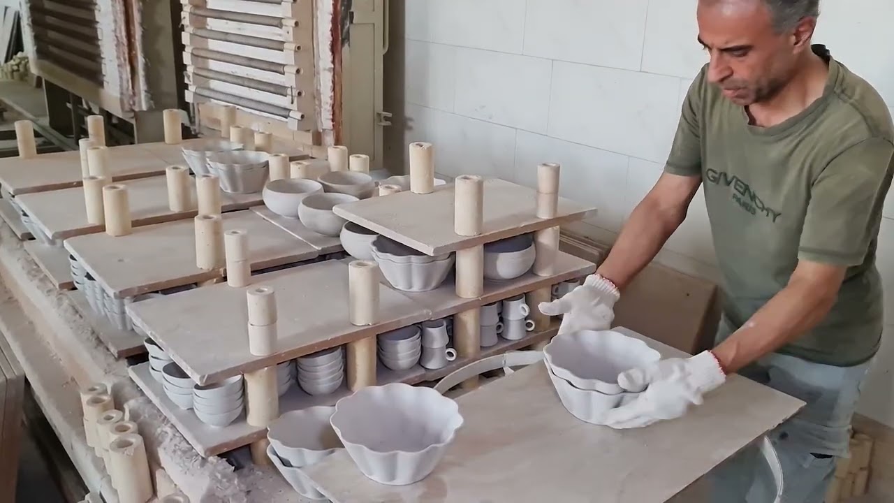 ادامه کلیپ های قبلی روند پرداخت کاری و لعاب زنی و کوره امیدوارم لذت ببرید سابسکرایب فراموش نشه مرسی