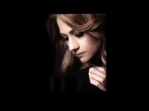 جوليا بطرس وروعتها شي غريب