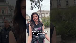 Sokakta Her Kes Nil Monzenin Güzelliğine Baktı