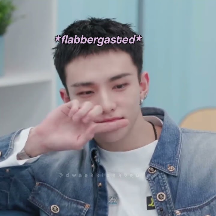 Hyunjin blushing hard lol 😳