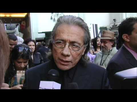 Edward James Olmos en La Alfombra Roja por Los Ang...