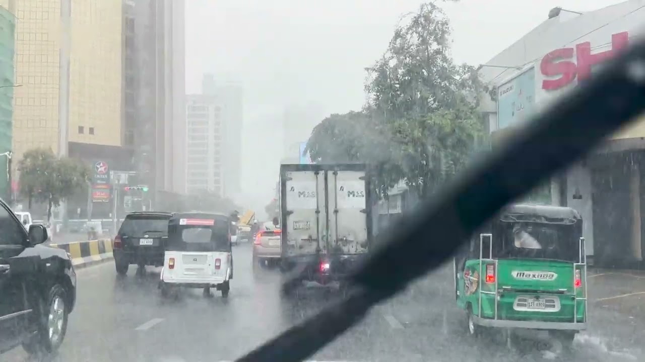 បើកបរពេលមេឃកំពុងភ្លៀងខ្លាំង - Phnom Penh, Driving in Heavy Rain 13/08/23 | សោម កុសល Som Kosal