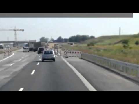 Video: En Kvinde Forårsager En Ulykke For At Danse Twerking På Motorvejen