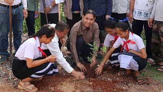 ເມືອງປາກກະດິງ ປູກໄມ້ປະດັບ ສະເຫຼີມສະຫຼອງຕ້ອນຮັບວັນປູກຕົ້ນໄມ້ແຫ່ງຊາດ 1 ມິຖຸນາ ຄົບຮອບ 44 ປີ