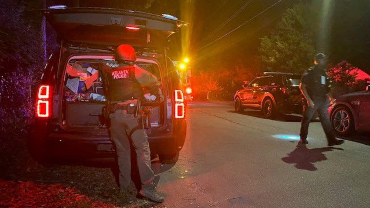 Man found shot to death outside home in southeast Atlanta - YouTube