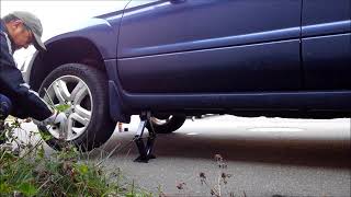 タイヤ交換のしかた How to change tires by oneself  You can do it with ease  japan