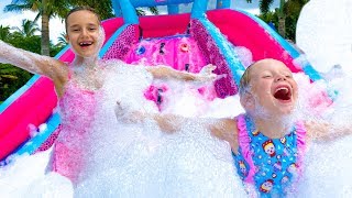 Stacy e sua amiga fazem uma festa de espuma screenshot 3