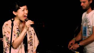 Little Dragon - Summertearz (LIVE @ Moog Studios)