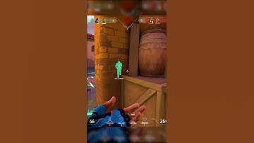 How we clutch a round in an intense situation #shortsfeed #valorant