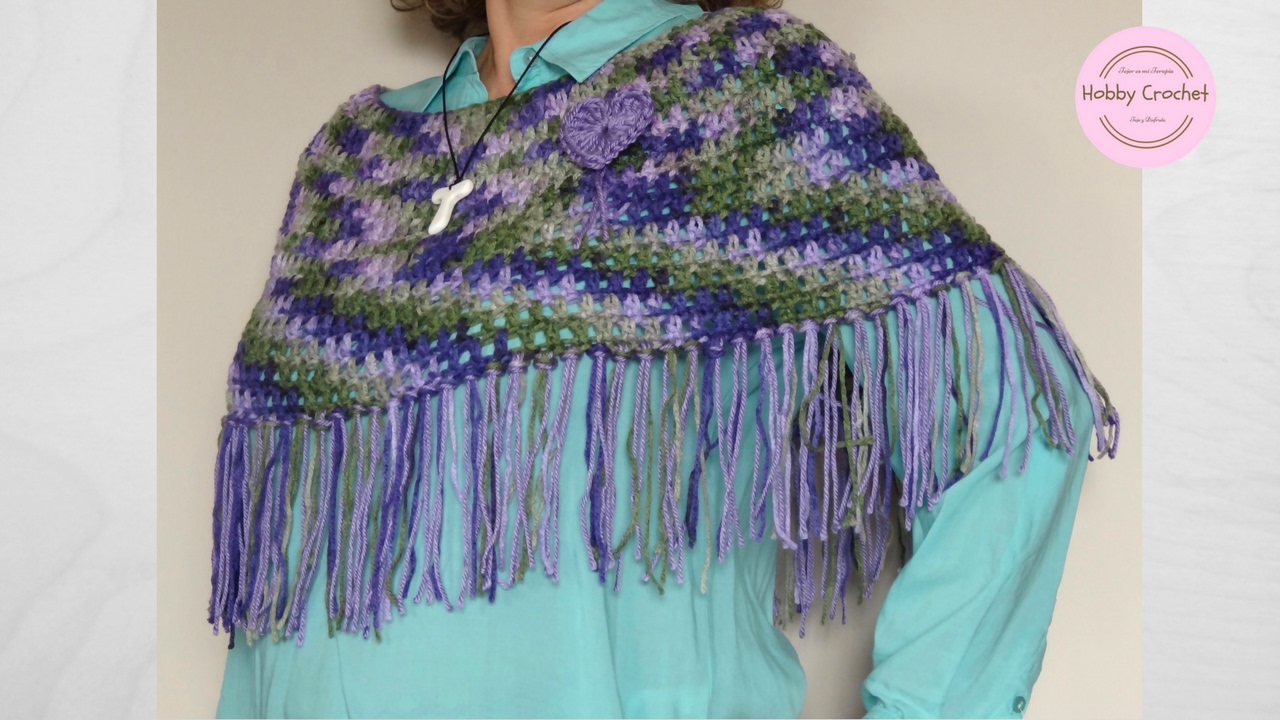 Poncho fácil a crochet con flecos