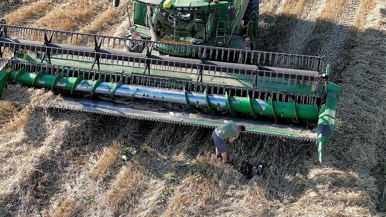 Уборка пшеницы 2025 RD-Terchová John Deere T670i и New Holland T7 290 AC