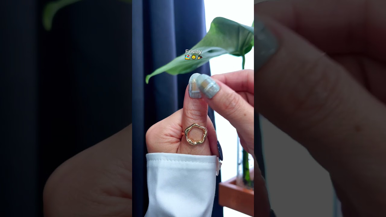 Classic nails that speak elegance 👑 naillover.co 