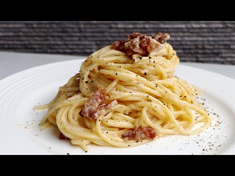 Italian Spaghetti Carbonara with NO-CREAM #Shorts | Vincenzo