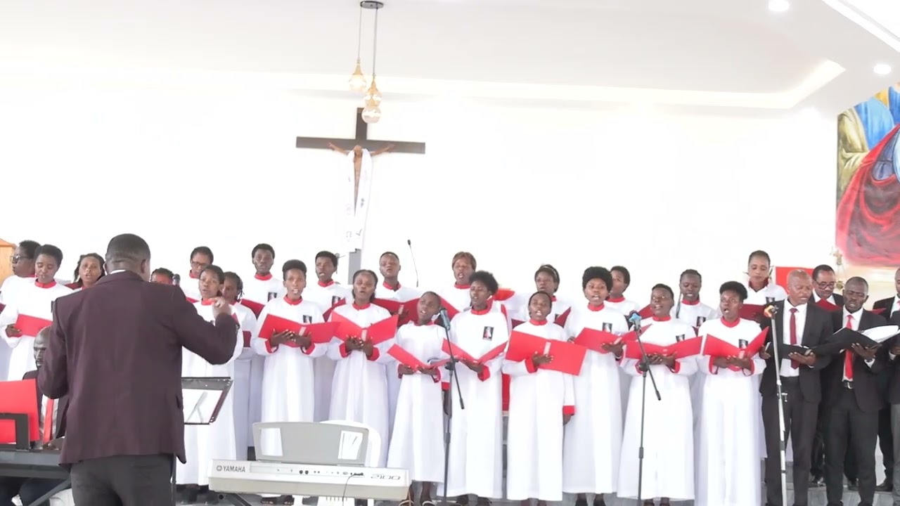 IMBIMBURAKUBARUSHA ya KIZITO MIHIGO yaririmbwe na Korali La Charite yo mu Ruhango mu marushanwa .