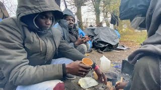 Deux semaines après la mort de 27 migrants dans la Manche, se rendre en Angleterre reste l'objectif