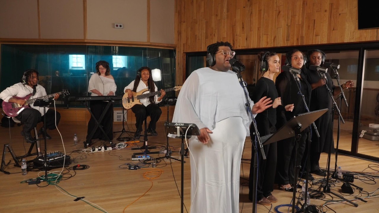 I Am Roze x Soul Girl Collective - Redo (Live from Angel Studios) adlı videoyu YouTube'da izle I Am Roze x Soul Girl Collective - Redo (Live from Angel Studios) adlı videoyu YouTube'da izle