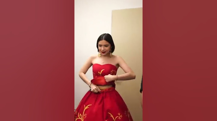 Angela Aguilar nos enseña como le queda grande el vestuario