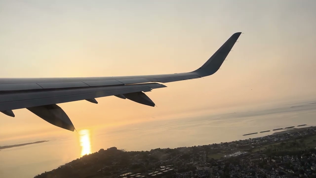 American Airlines A321-231 take off from Boston Logan International [N996AN]