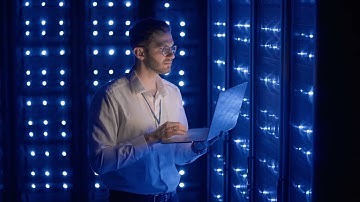 Supervising data center storage | Stock video