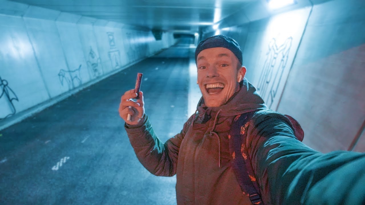 VUURWERK IN EEN TUNNEL! *OREN DICHT* #1978