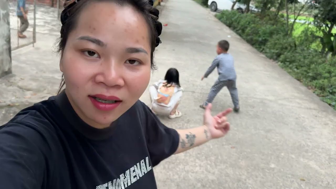 Hoài Dẫn Coca Đi Chơi Tết Quanh Làng Ngoại