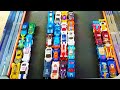 Hot Wheels Treadmill Race Cars - 36 Car Heat (Assorted Vehicle Types)