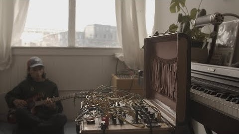Guitar x Eurorack ambient - w/ Mutable Instruments Beads & Rings