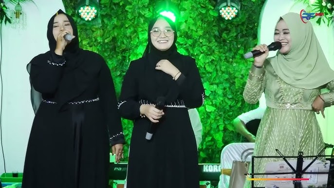 Nudistlarning eng yalangoch fotosuratlari