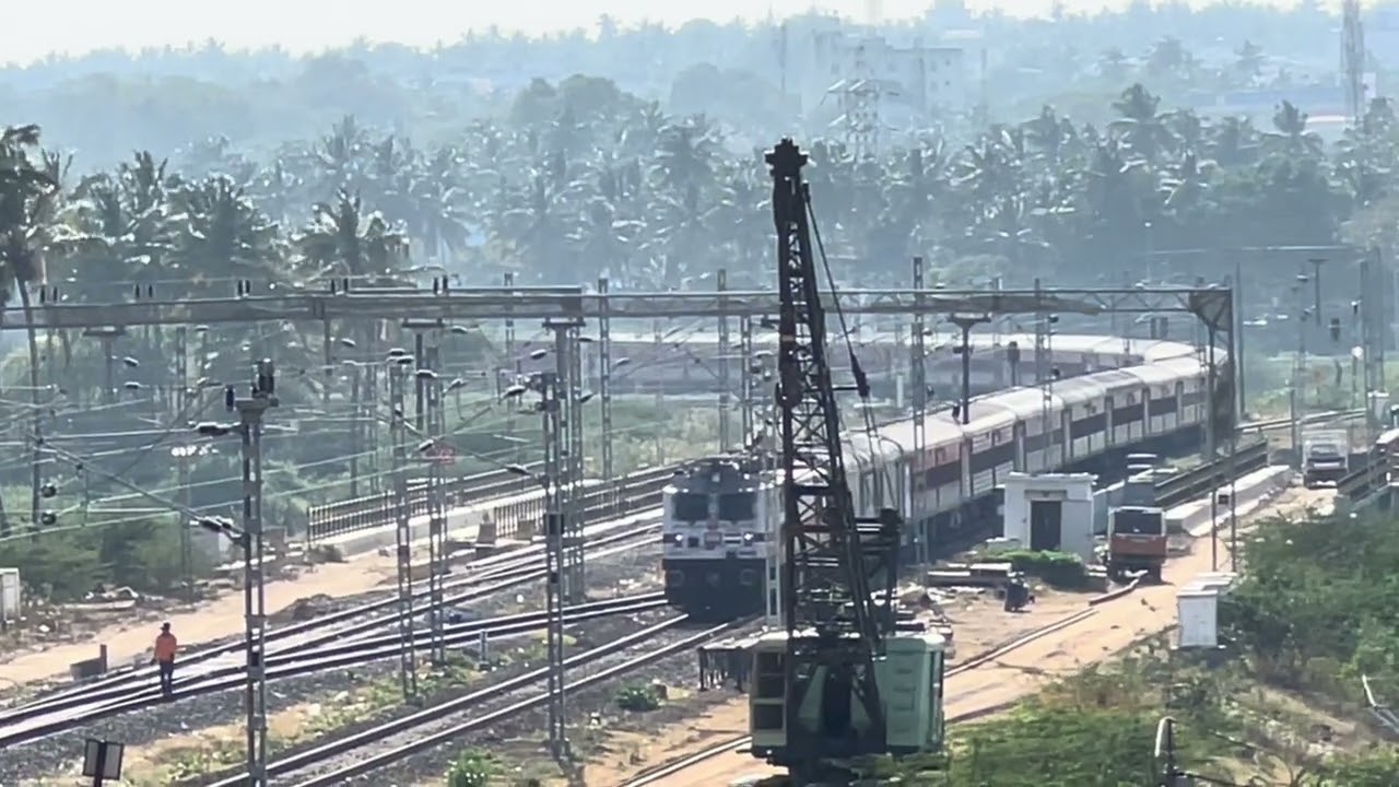 Nagercoil Tambaram Antyodaya Express leaving Nagercoil Junction #train #indianrailways #nanjil 