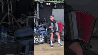 How He Warms Up. Sérgio Rossi.