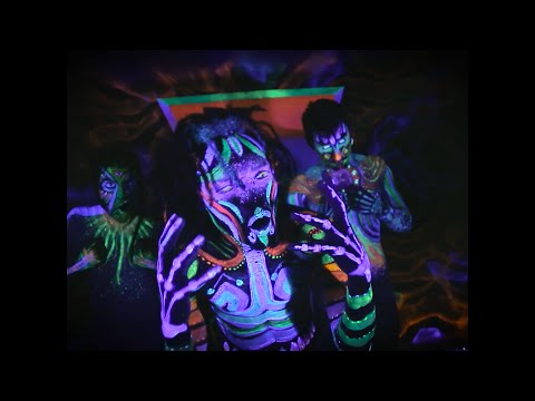 FUNKIWIS - RITMO HOSTIL ft. Julio y Senka La Raíz | VIDEOCLIP OFICIAL