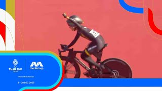 Malaysia's Nur Aisyah Zubir steals scratch race gold from Singapore at the death | SEA Games 2025