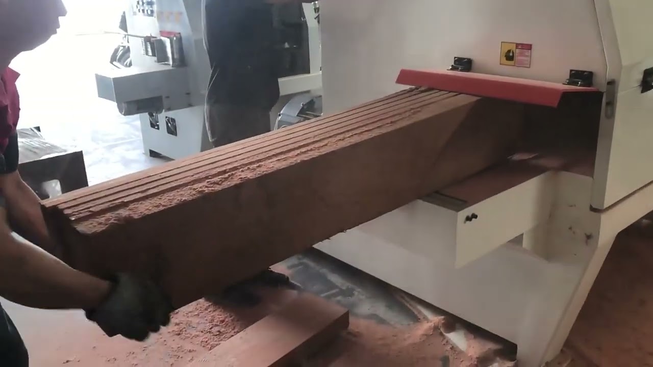 🚀 Meet Our Heavy-Duty Square Multi-Rip Saw !