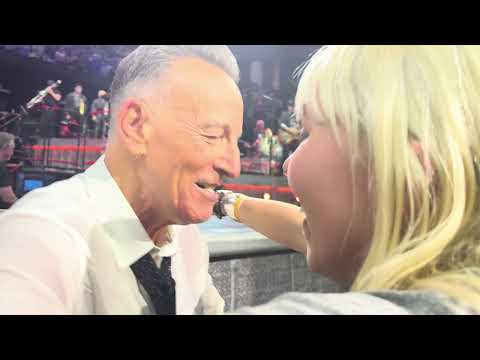 Video Springsteen Hugs a fan during the show! The Music Soup Live Concert Videos