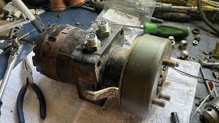 Replacing the shaft seal on a hydraulic wheel motor