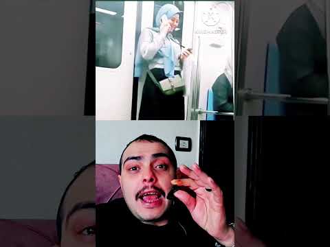 بنت بتشرب شيشة في المترو