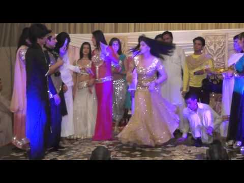 BAS ARYA BY ROSHANI - MUJRA DANCE IN WEDDING 2016