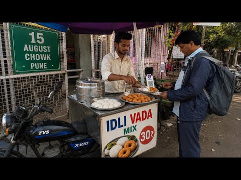 Pune’s Hidden Idli Vada Stall on TVS X100 😍 | Idli Vada Mix ₹30 | 15 August Chowk Pune | Street Food