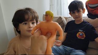 Musa deney yaptı çok eğlendi lastik adamı çekiştirdiler