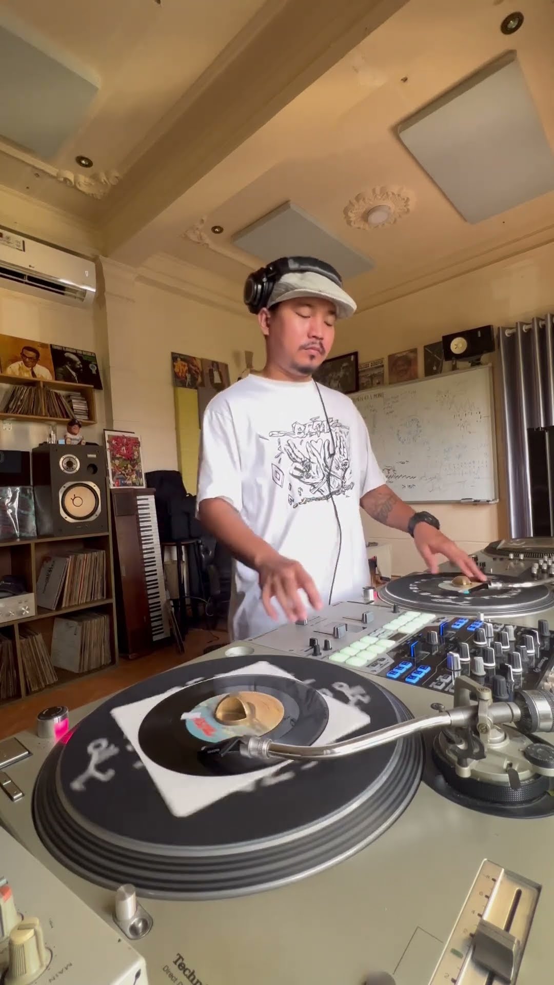 Vinyl Record 45 Loopin #vinylrecords #45record - YouTube