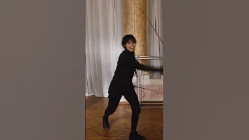 Веселая Дженна Ортега исполняет роль мрачной Уэнздей Аддамс ❤️,если хотите побольше видео со съемок🎬