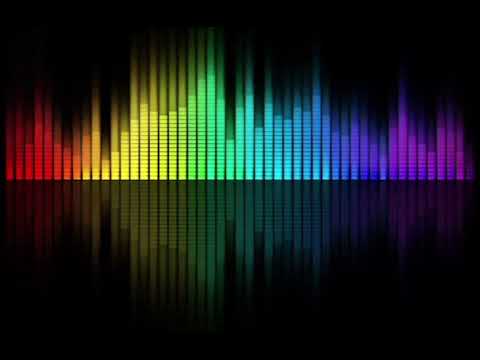 Сонце встає над дахами міста Тихий вітер гладить листя Птахи співають Як у сні 