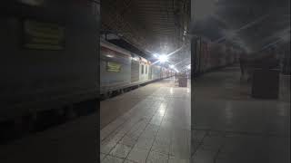 12150 Supaul Pune Superfast Express Leading With Ajni P7 Arriving At Barauni Junction