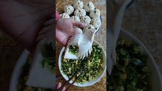 “Next Level Momo Folding 😳👌”#momos #momorecipe #momoslover #streetfood #streetfoodindia #indianstree