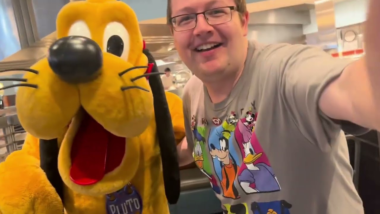 Amazing + Funny Pluto Moment at Hollywood And Vine at Hollywood Studio's   Disney World 2025