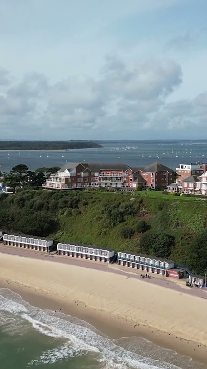 Download lagu Luxurious penthouse with water views in Sandbanks